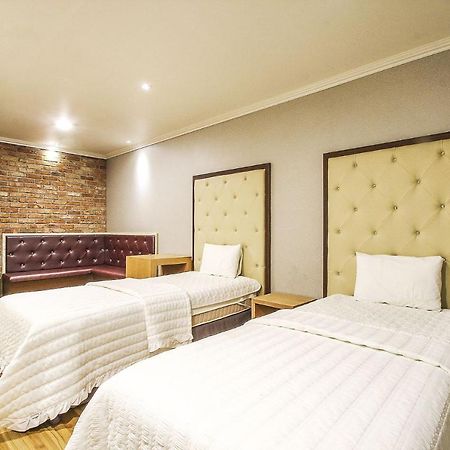 Central Hotel Changwon Buitenkant foto