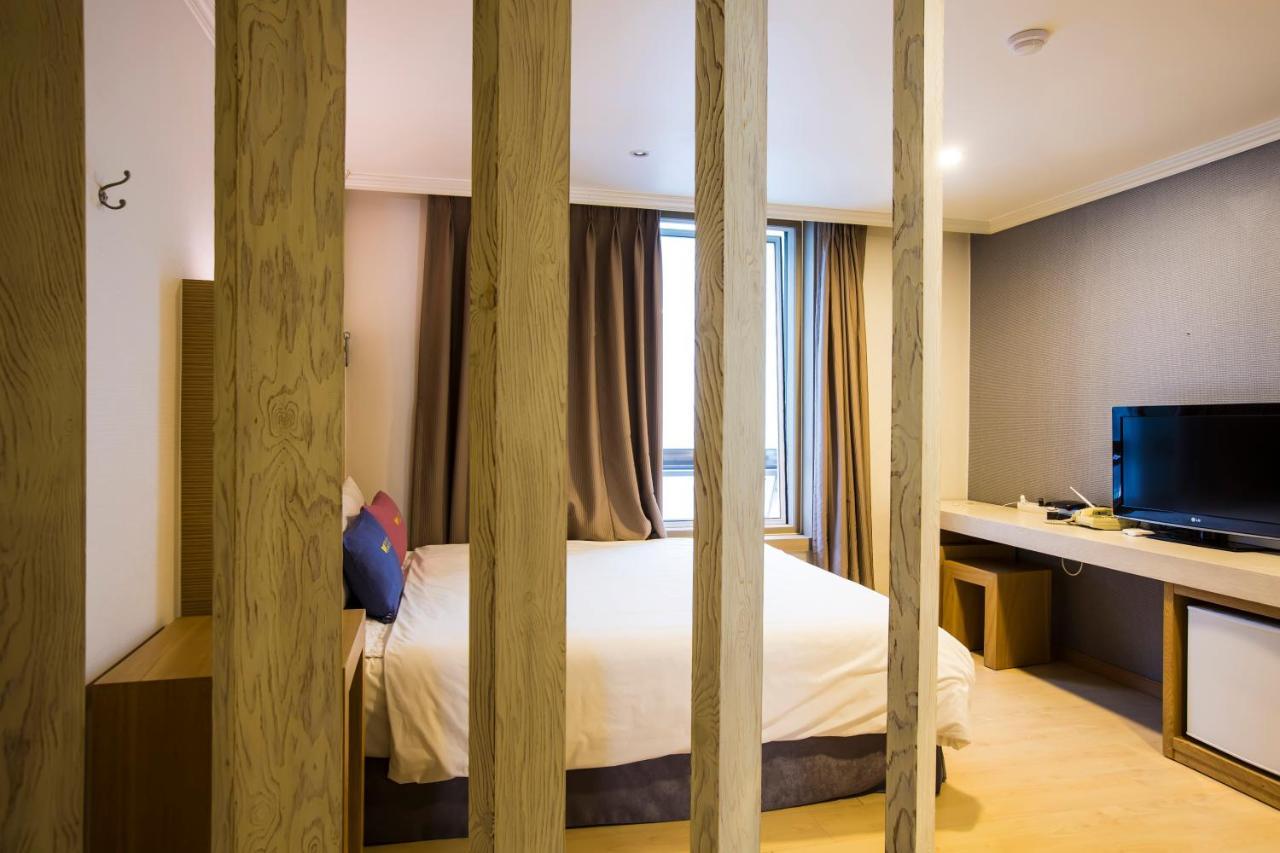 Central Hotel Changwon Buitenkant foto