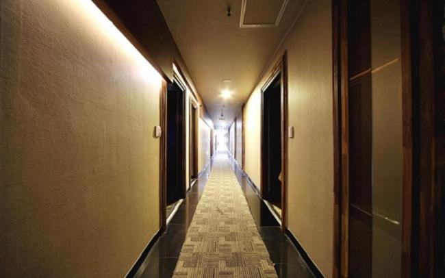 Central Hotel Changwon Buitenkant foto