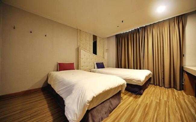 Central Hotel Changwon Buitenkant foto