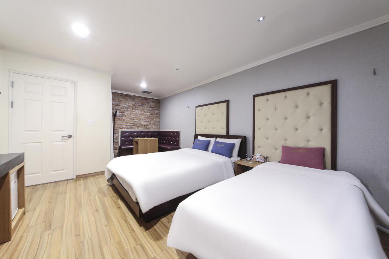 Central Hotel Changwon Buitenkant foto