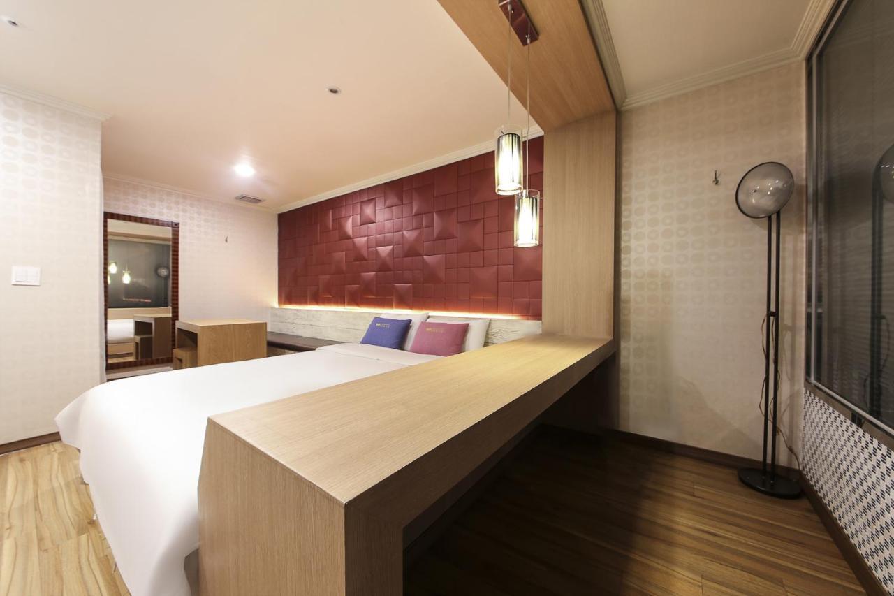 Central Hotel Changwon Buitenkant foto