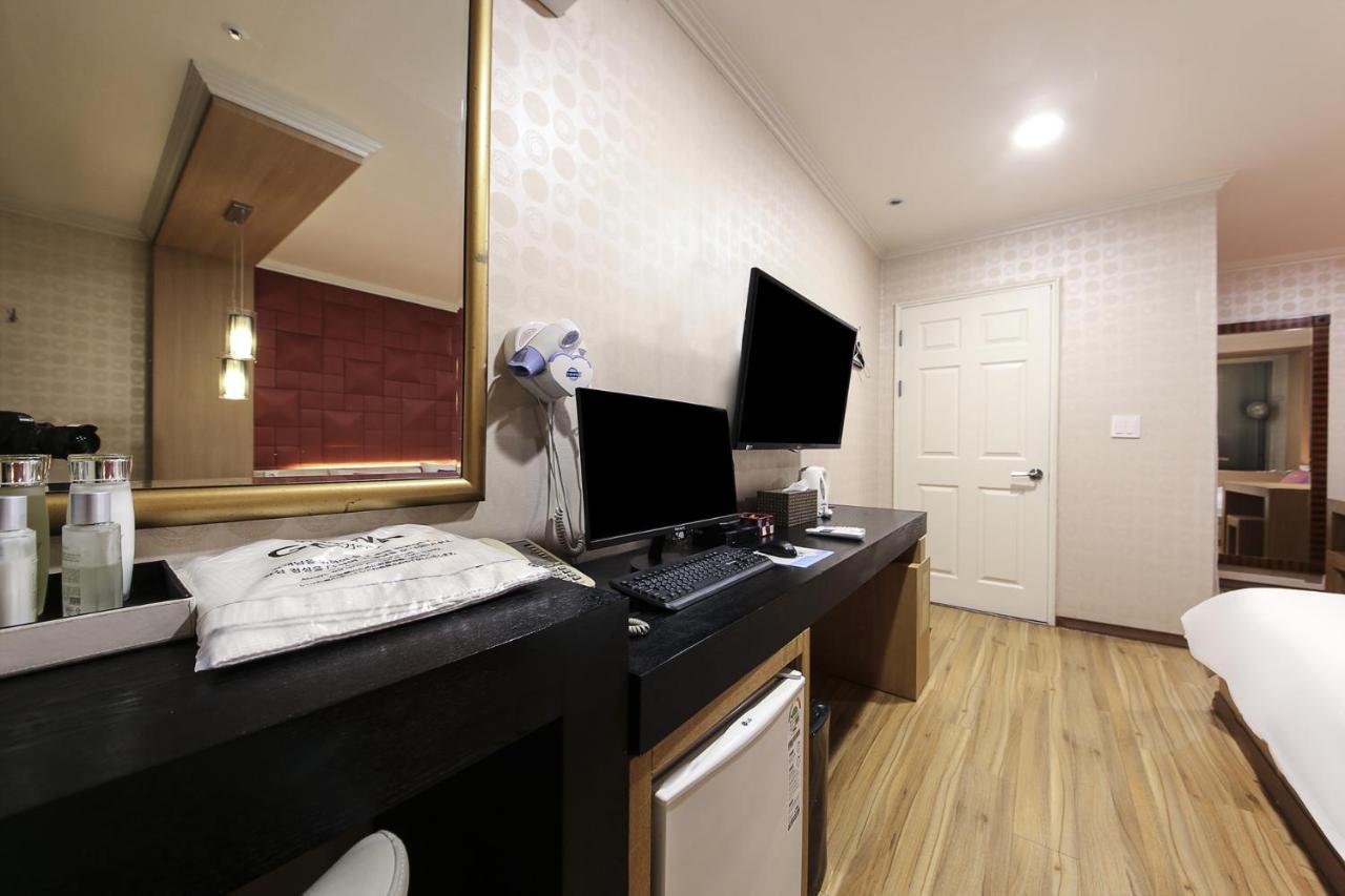 Central Hotel Changwon Buitenkant foto