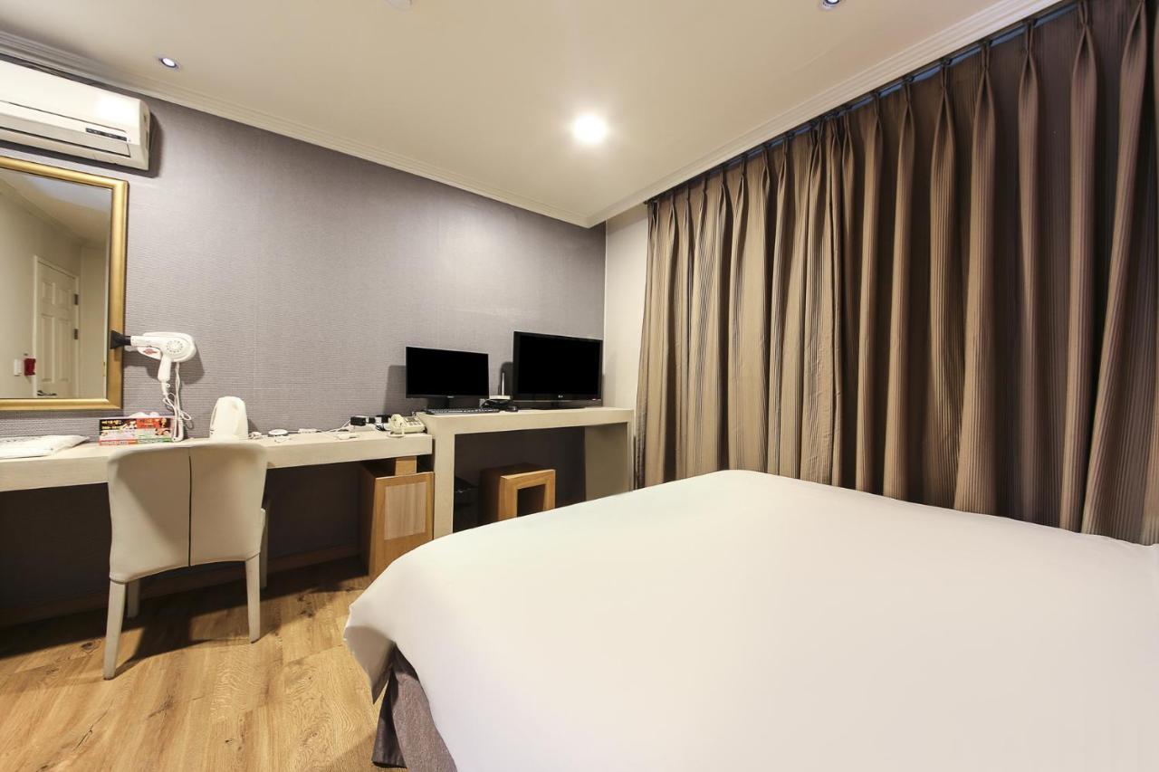 Central Hotel Changwon Buitenkant foto