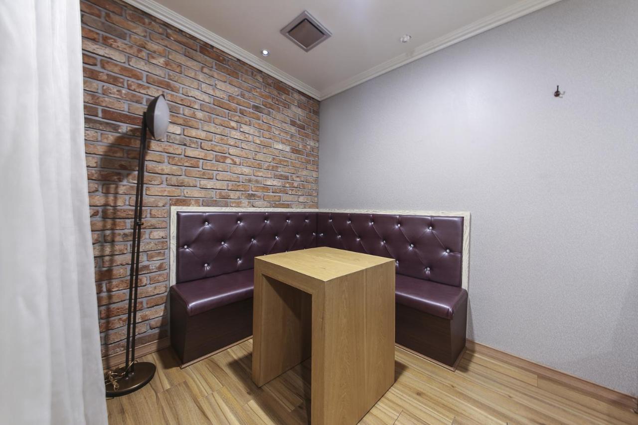 Central Hotel Changwon Buitenkant foto