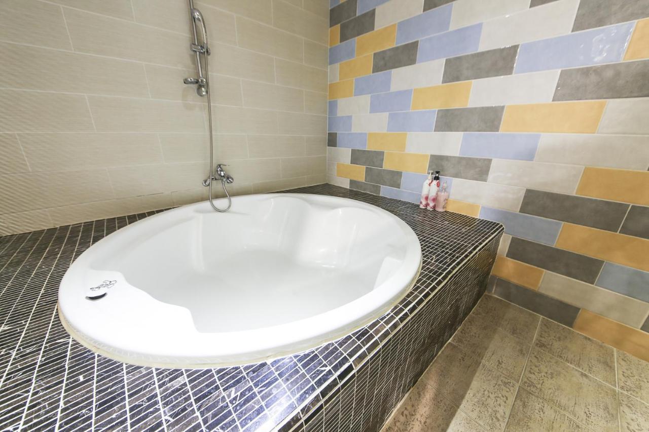 Central Hotel Changwon Buitenkant foto