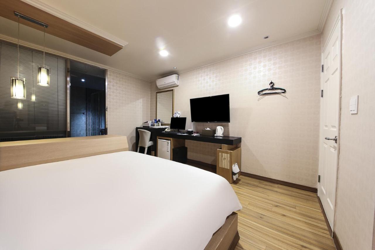 Central Hotel Changwon Buitenkant foto