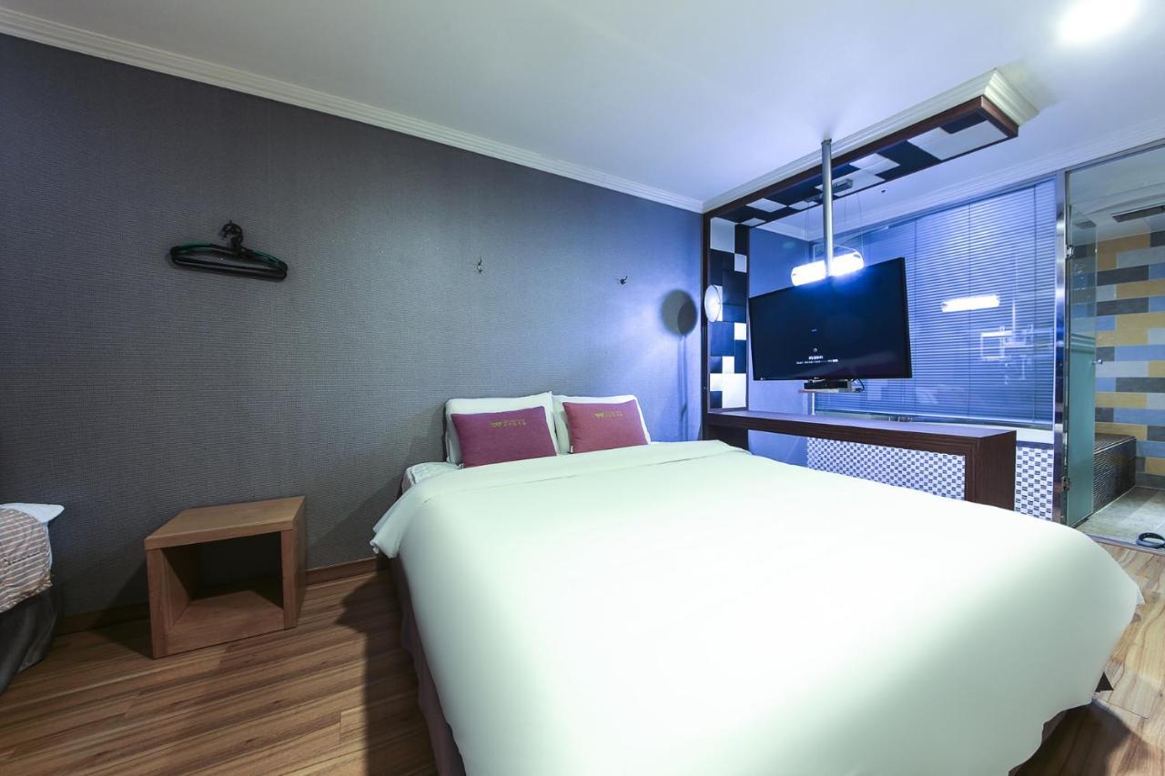 Central Hotel Changwon Buitenkant foto