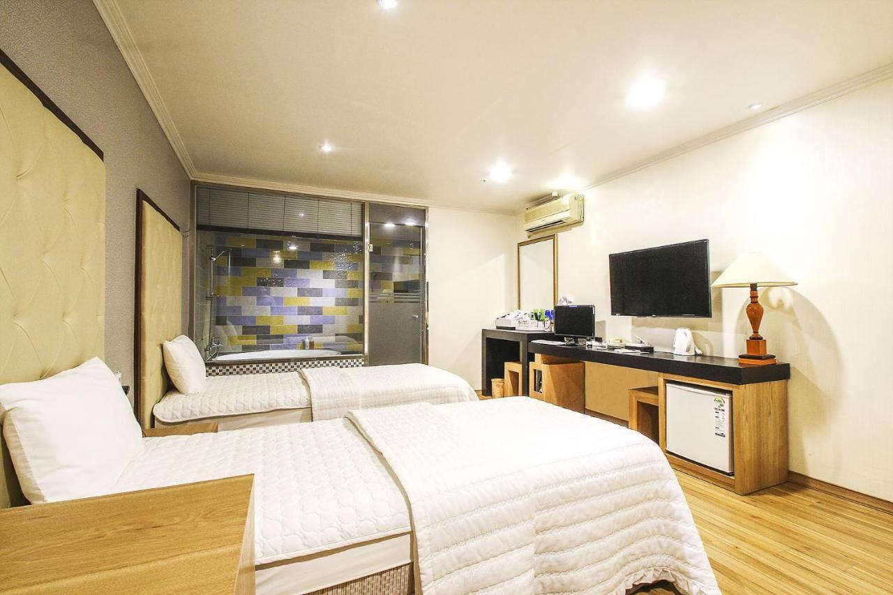 Central Hotel Changwon Buitenkant foto