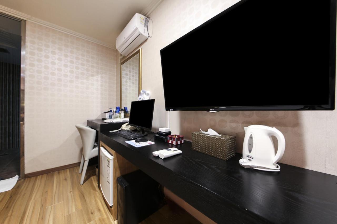 Central Hotel Changwon Buitenkant foto