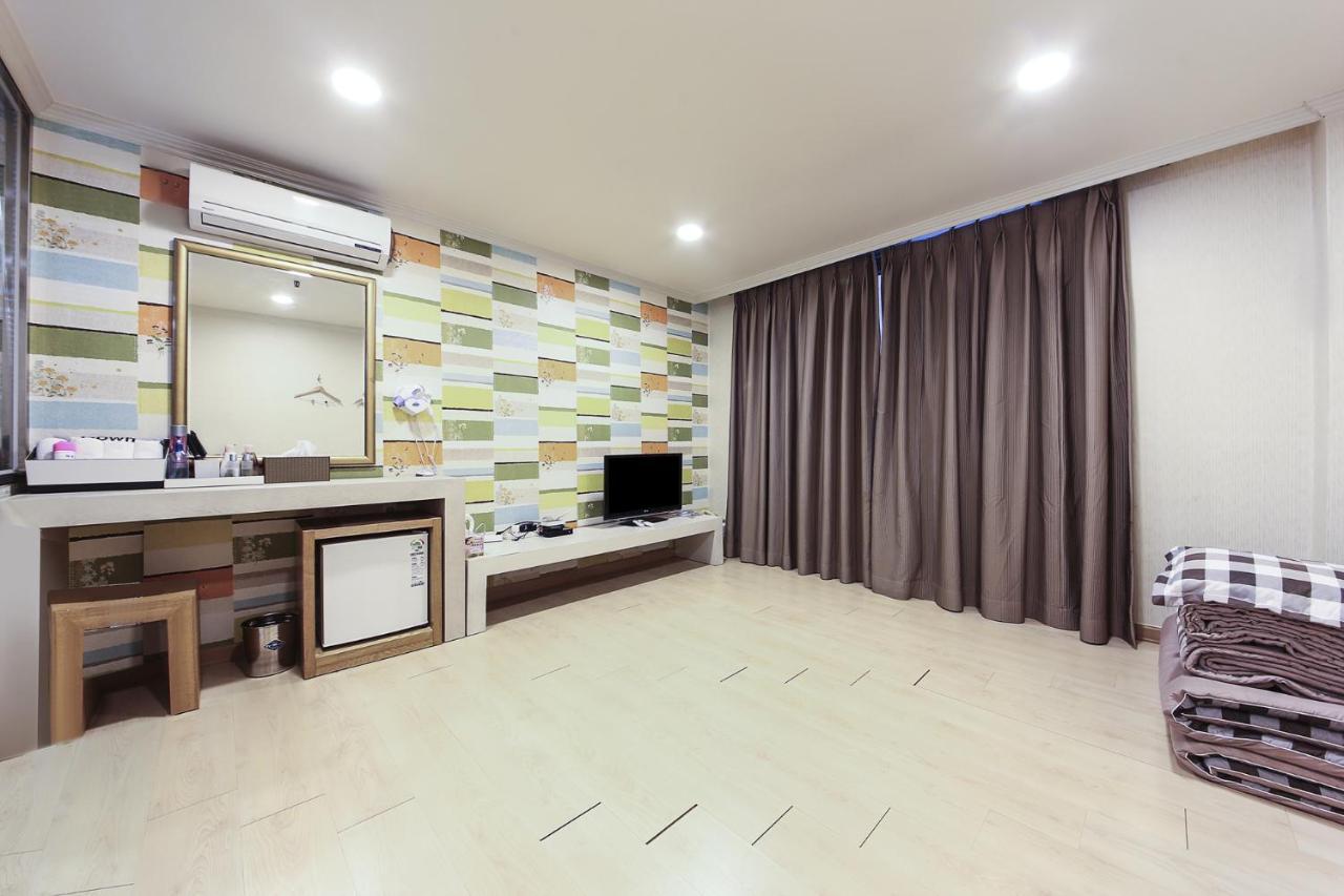 Central Hotel Changwon Buitenkant foto