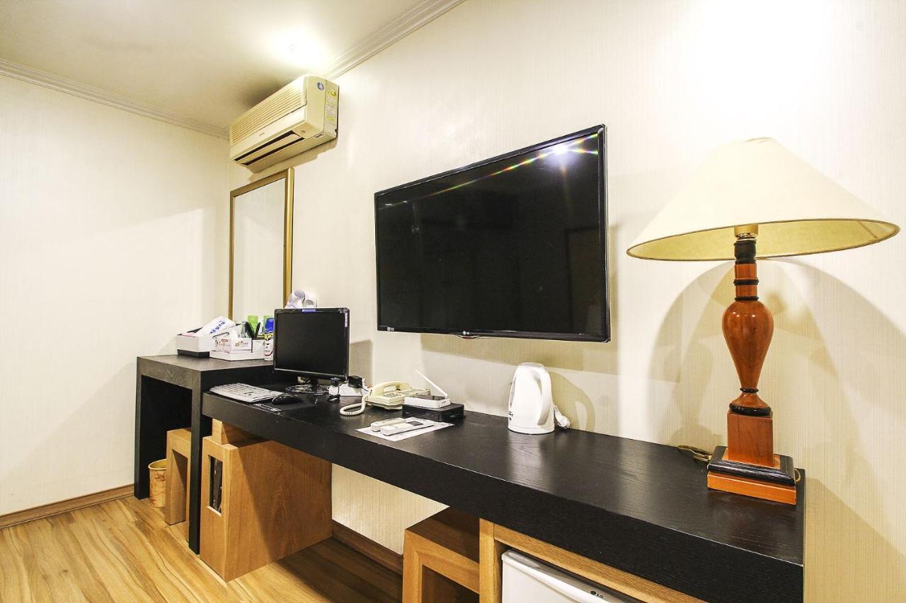 Central Hotel Changwon Buitenkant foto
