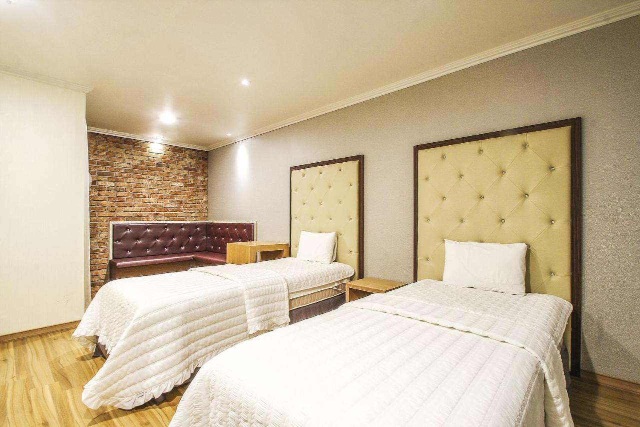 Central Hotel Changwon Buitenkant foto
