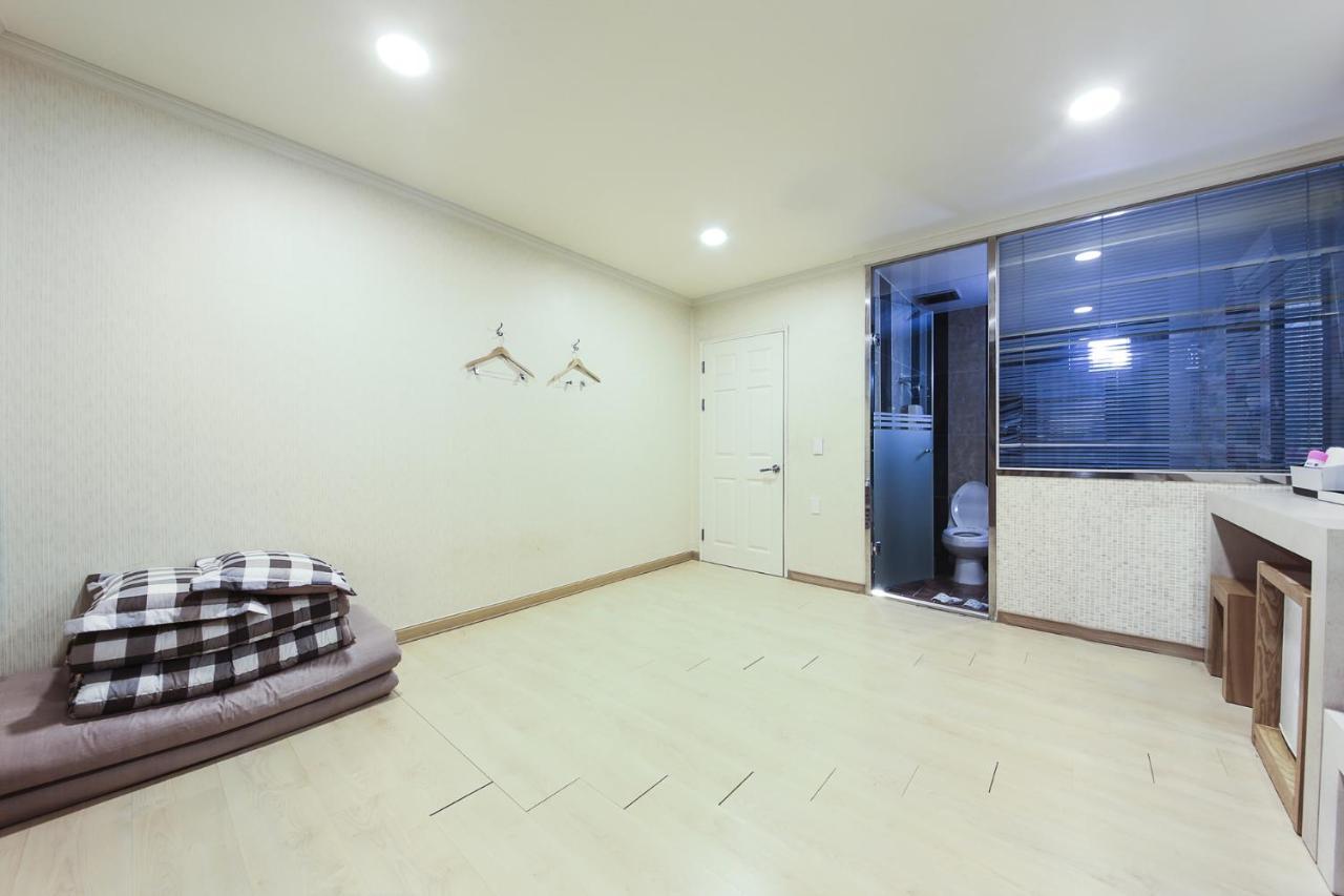 Central Hotel Changwon Buitenkant foto