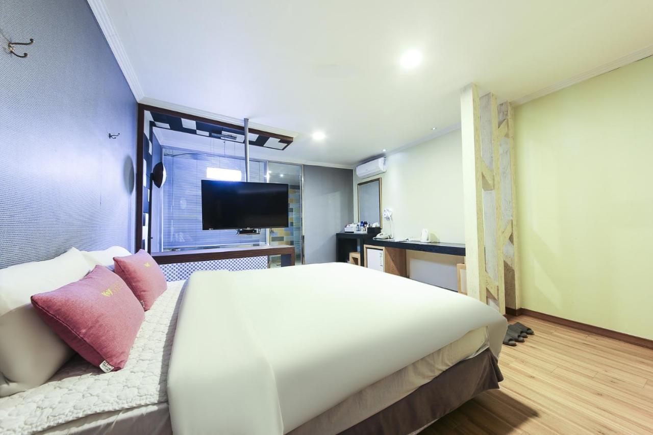 Central Hotel Changwon Buitenkant foto