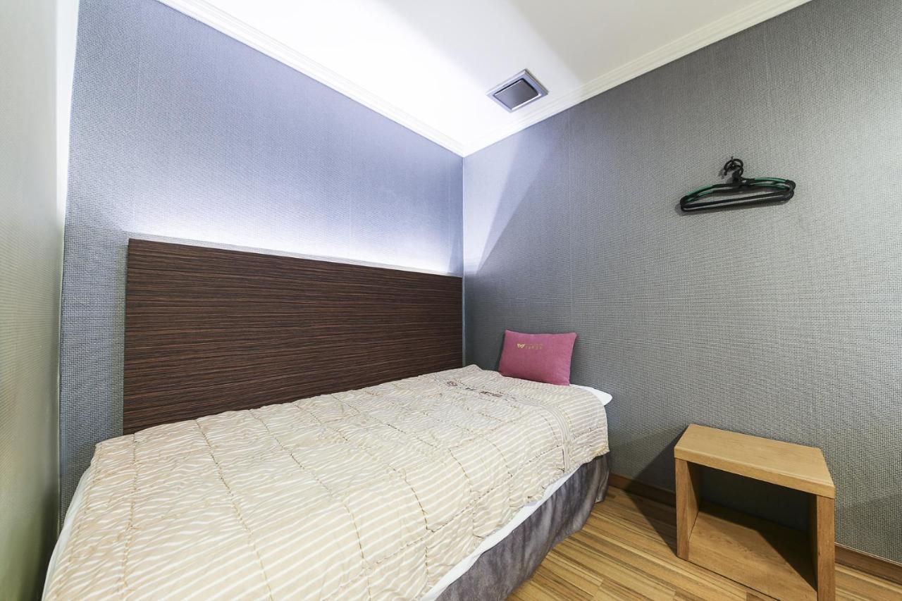 Central Hotel Changwon Buitenkant foto