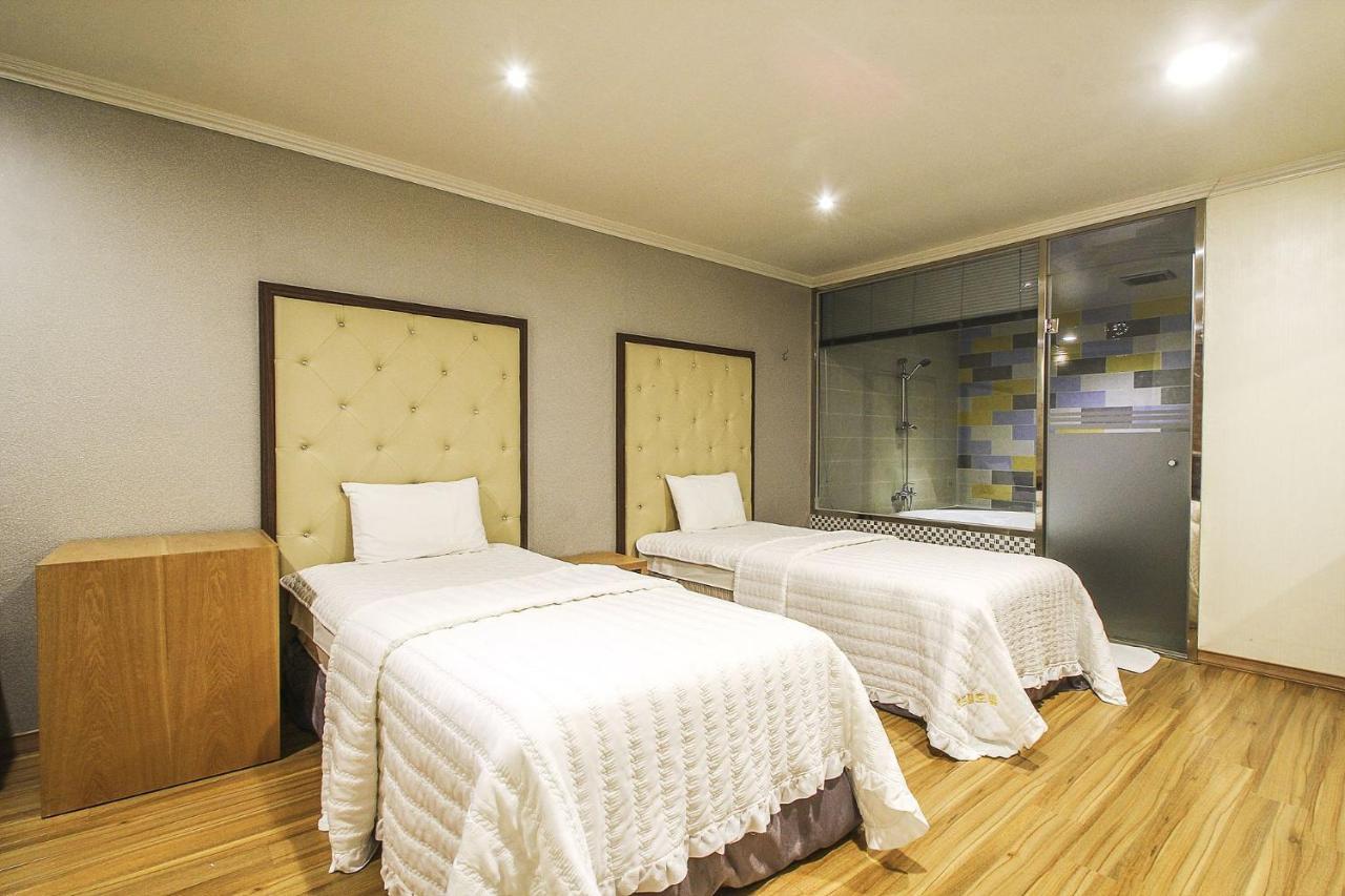Central Hotel Changwon Buitenkant foto
