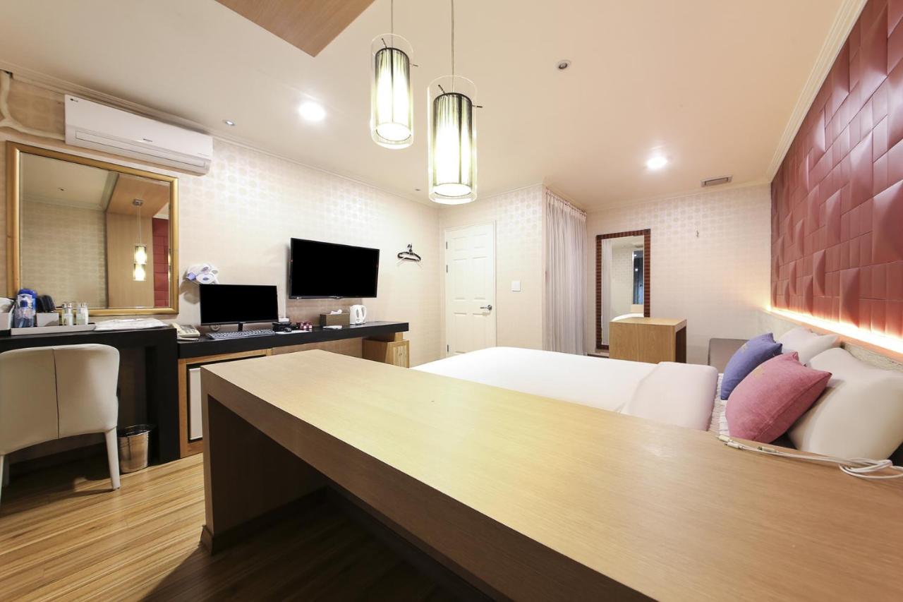 Central Hotel Changwon Buitenkant foto