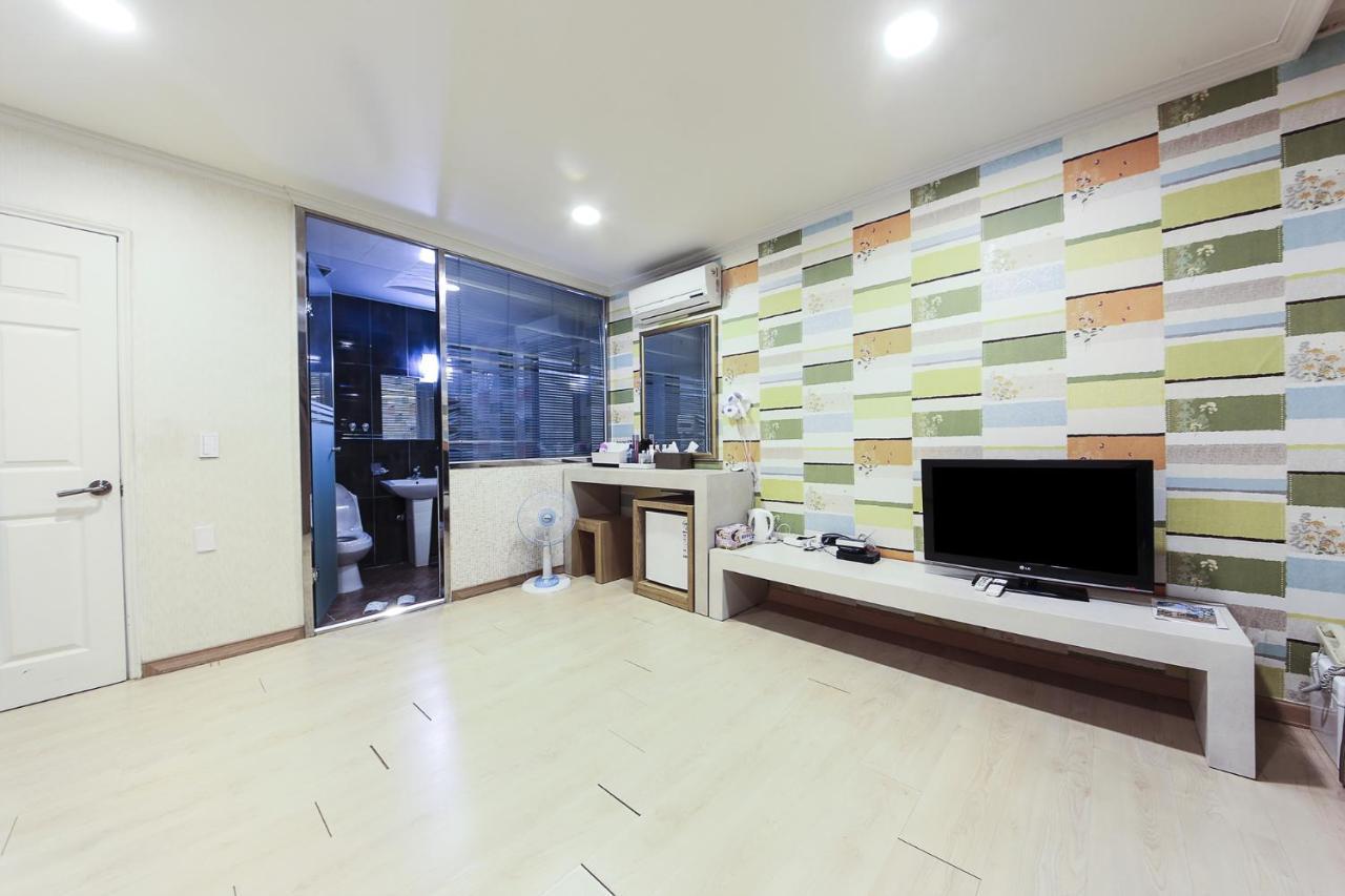 Central Hotel Changwon Buitenkant foto