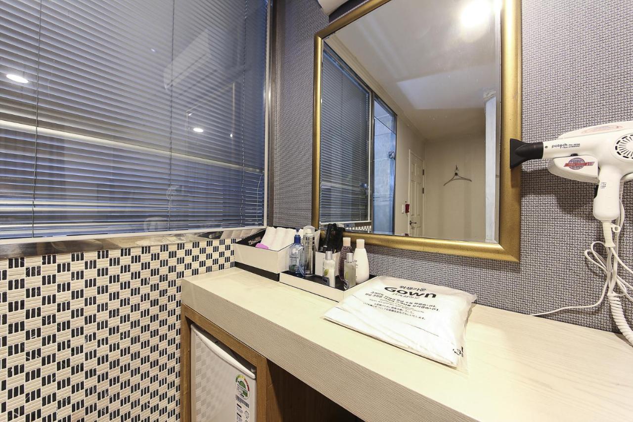 Central Hotel Changwon Buitenkant foto