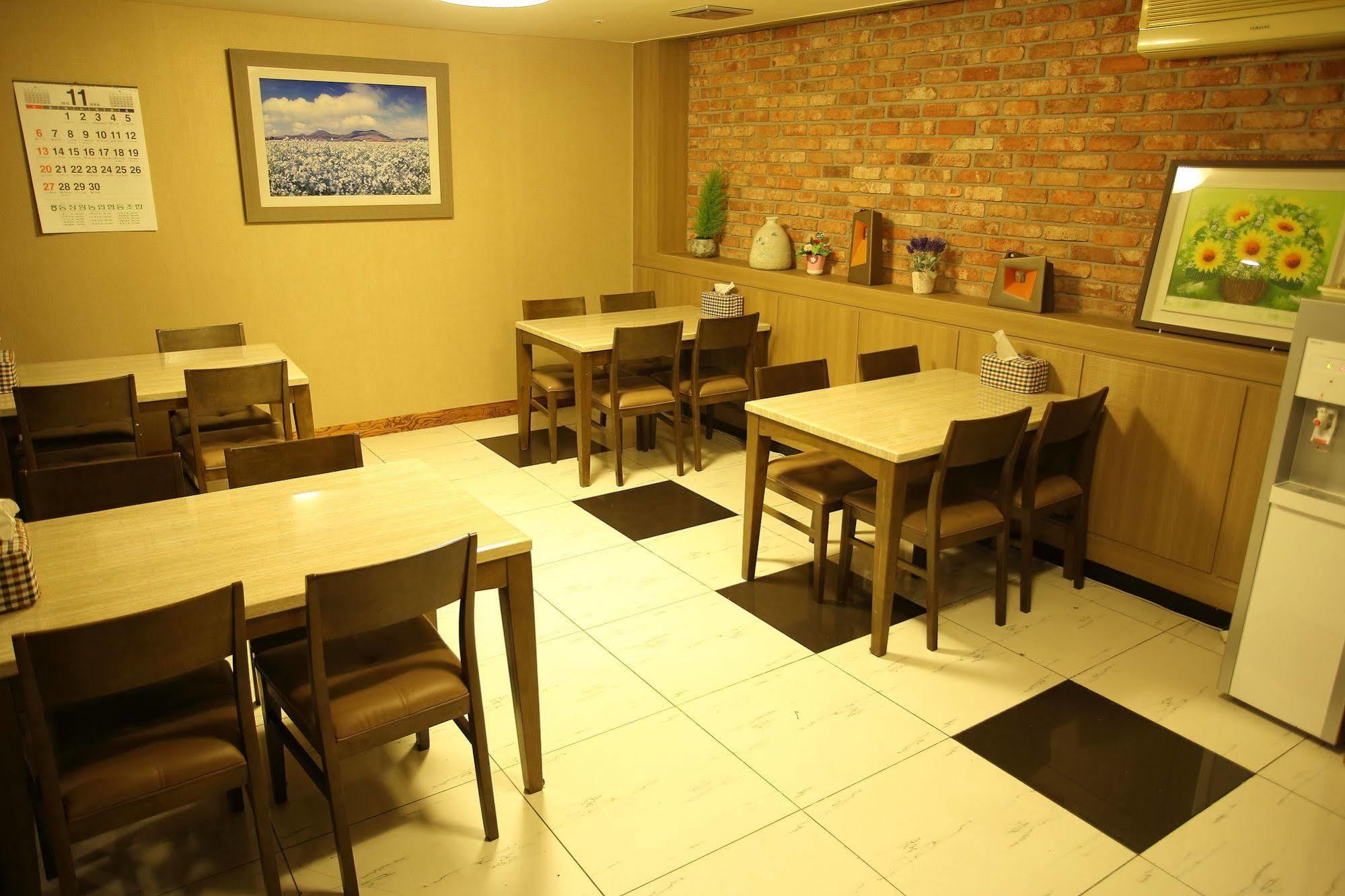 Central Hotel Changwon Buitenkant foto