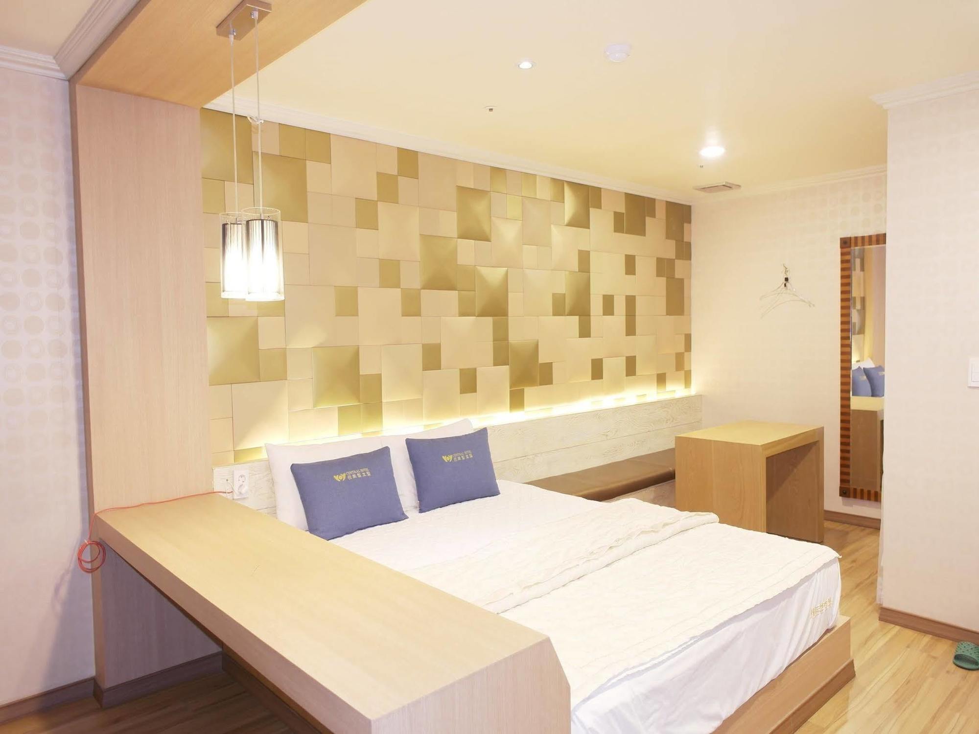 Central Hotel Changwon Buitenkant foto