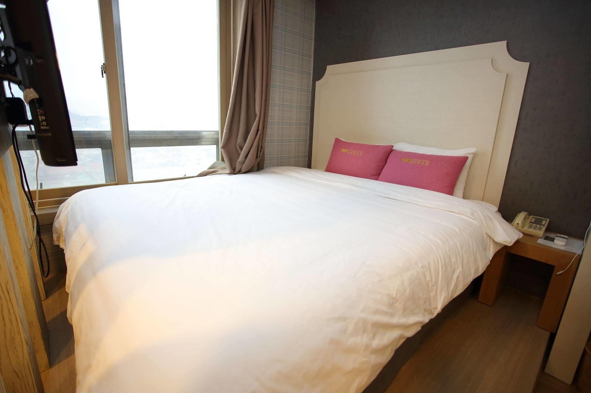 Central Hotel Changwon Buitenkant foto