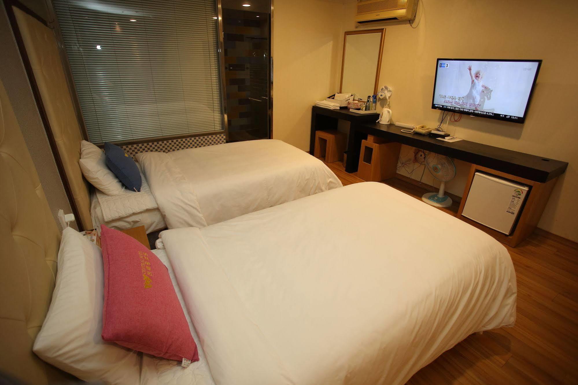 Central Hotel Changwon Buitenkant foto