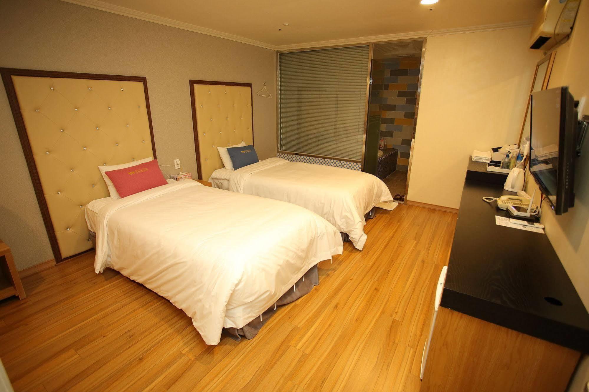 Central Hotel Changwon Buitenkant foto