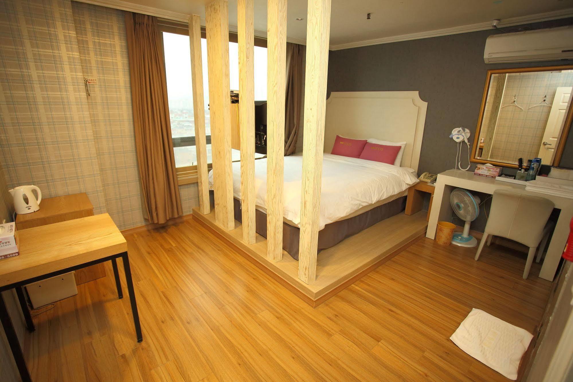 Central Hotel Changwon Buitenkant foto